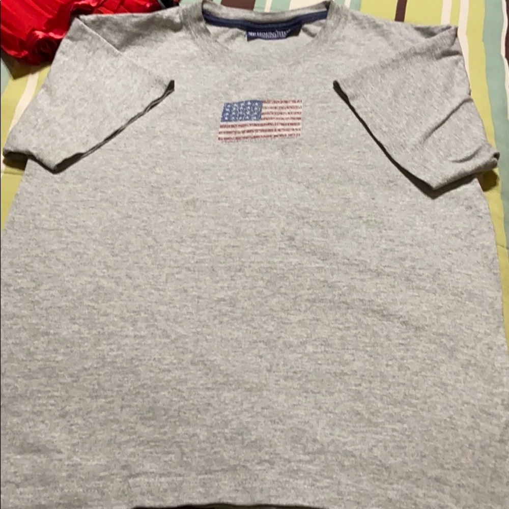 Short Sleeve Pullover Tee. GUC